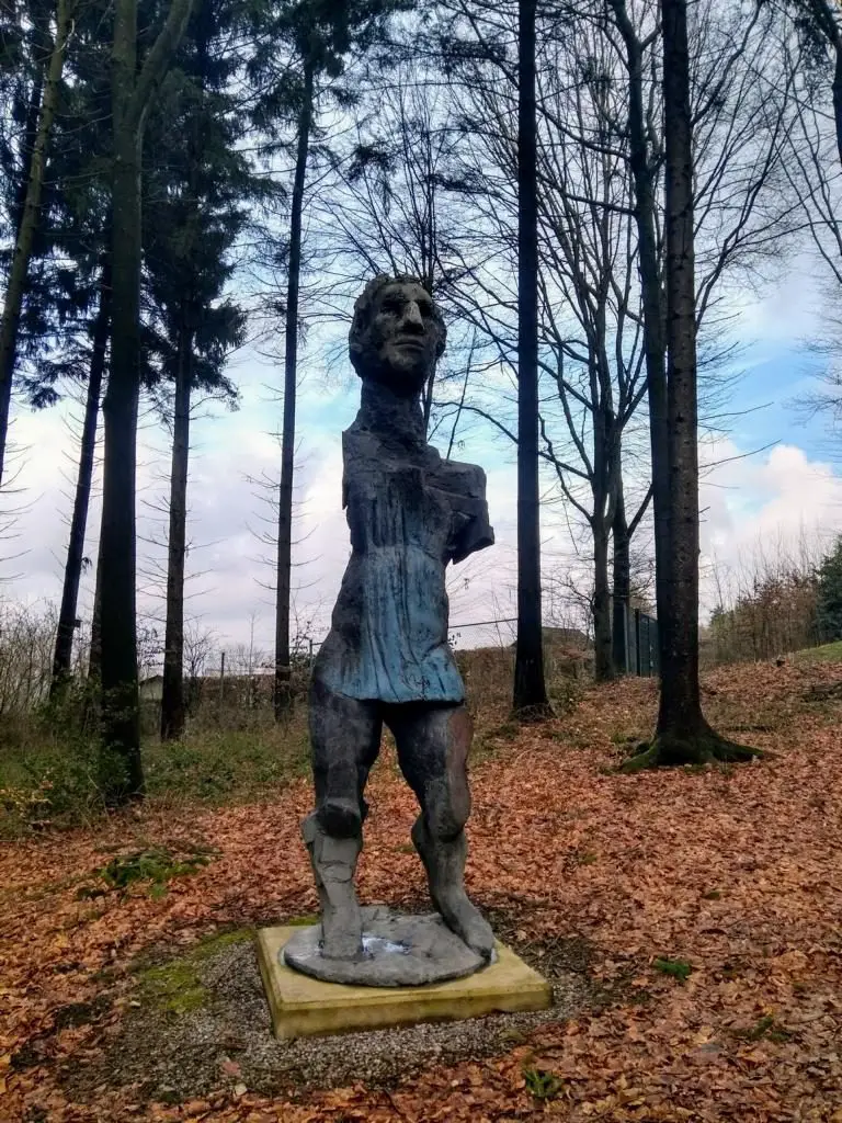 Skulptur im Skulpturenpark Waldfrieden