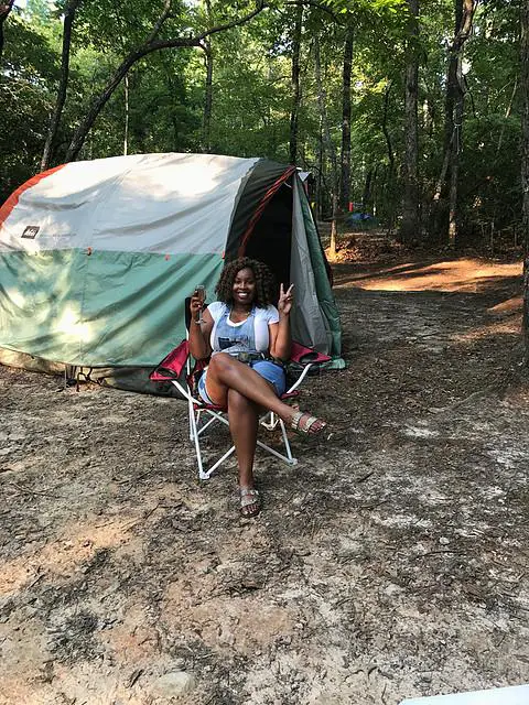 Karina beim Camping