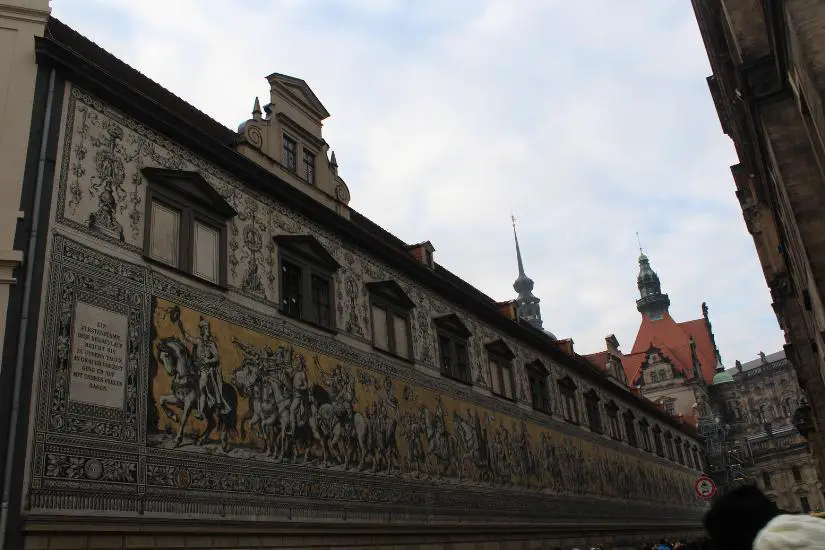 Blick auf den Fürstenzug in Dresden