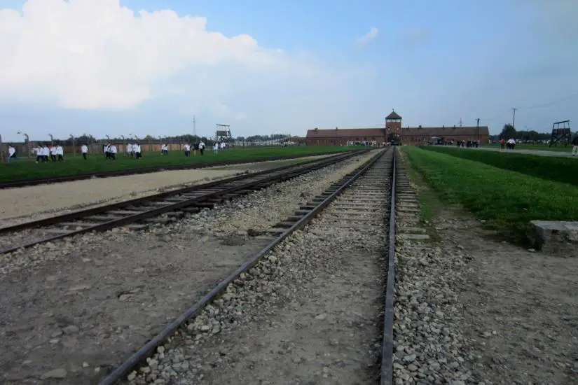 Schienen vor dem Vernichtungslager Birkenau