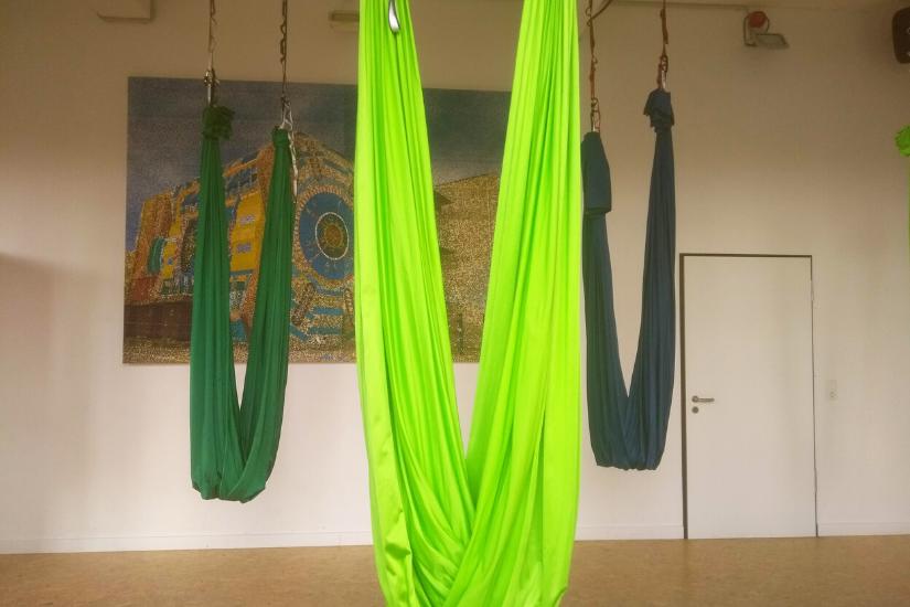 Grünes Aerial Yoga Tuch
