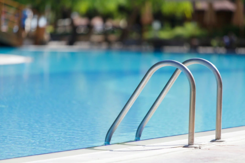 Freibad mit Einstiegsleiter