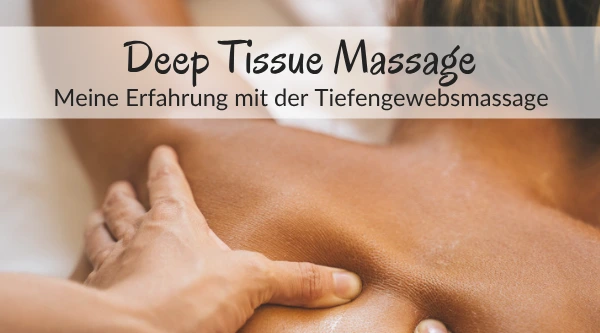 Hände massieren den Schulterbereich – Deep-Tissue-Massage: Meine Erfahrung mit der Tiefengewebsmassage